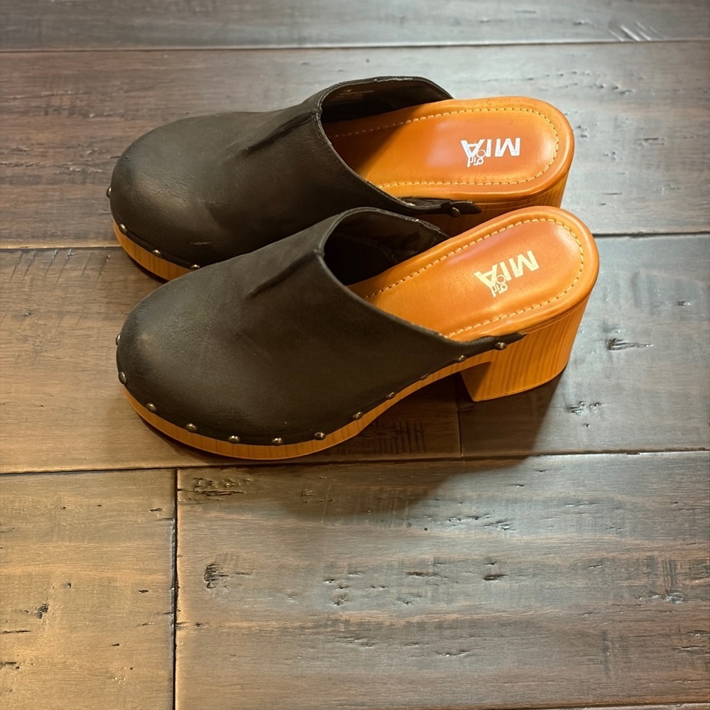 MIA charcoal Wood-like Platform Clogs & Stud Details. Chunky 90’s block heel Y2K - Picture 3 of 9